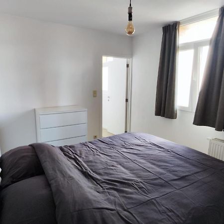 Gezellig Appartement Op Het Bruisende Zuid. Antwerp Luaran gambar