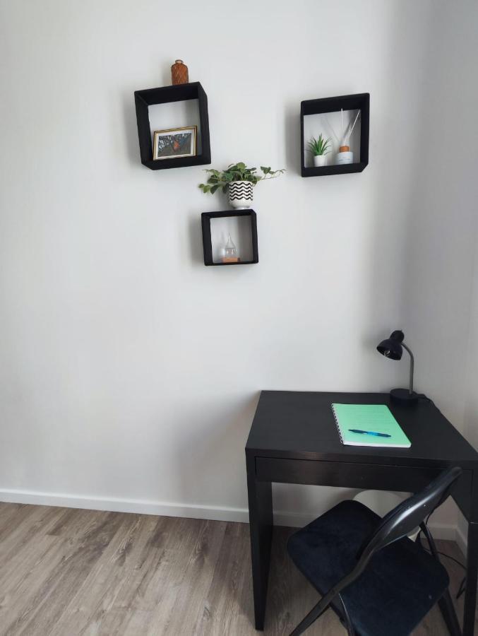 Gezellig Appartement Op Het Bruisende Zuid. Antwerp Luaran gambar